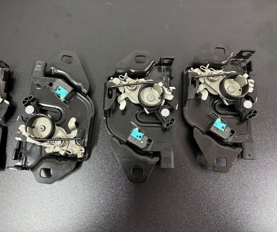6 前車廂蓋閂鎖感測器1