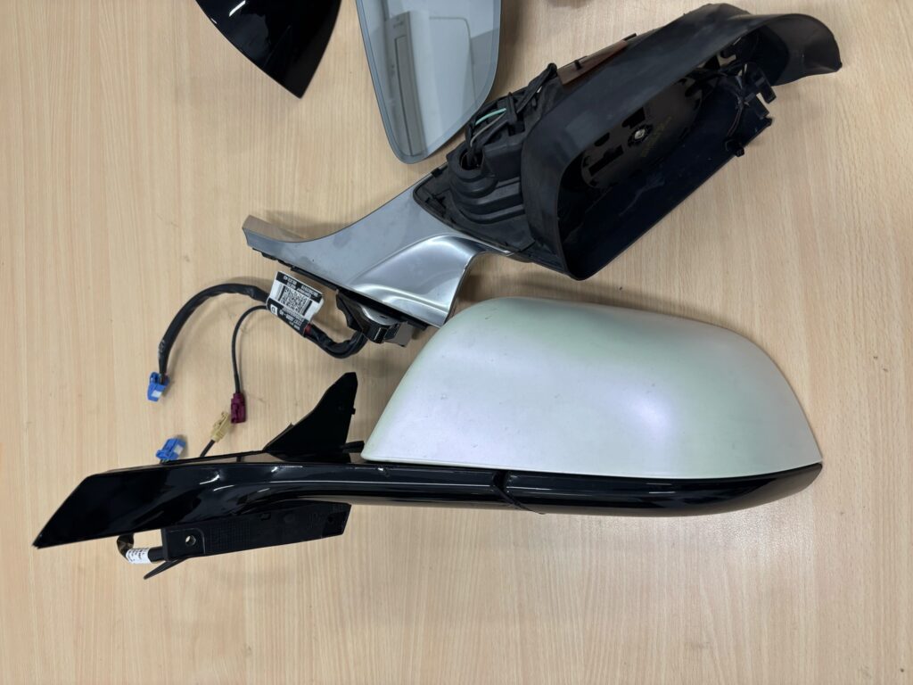 特斯拉後視鏡總成
